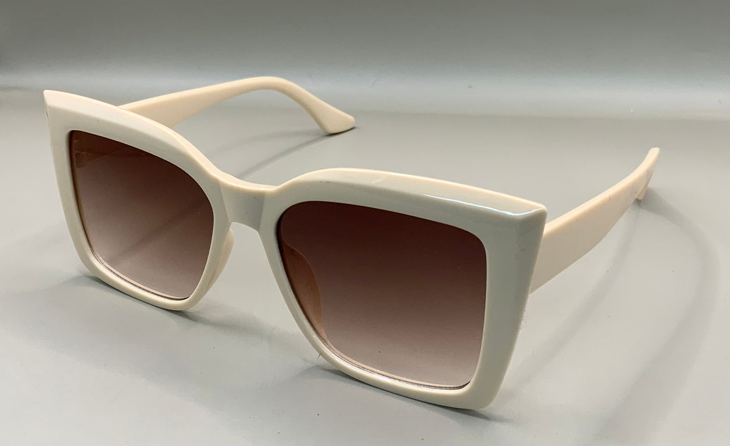 Ladies classic oversized cat eye sunglasses