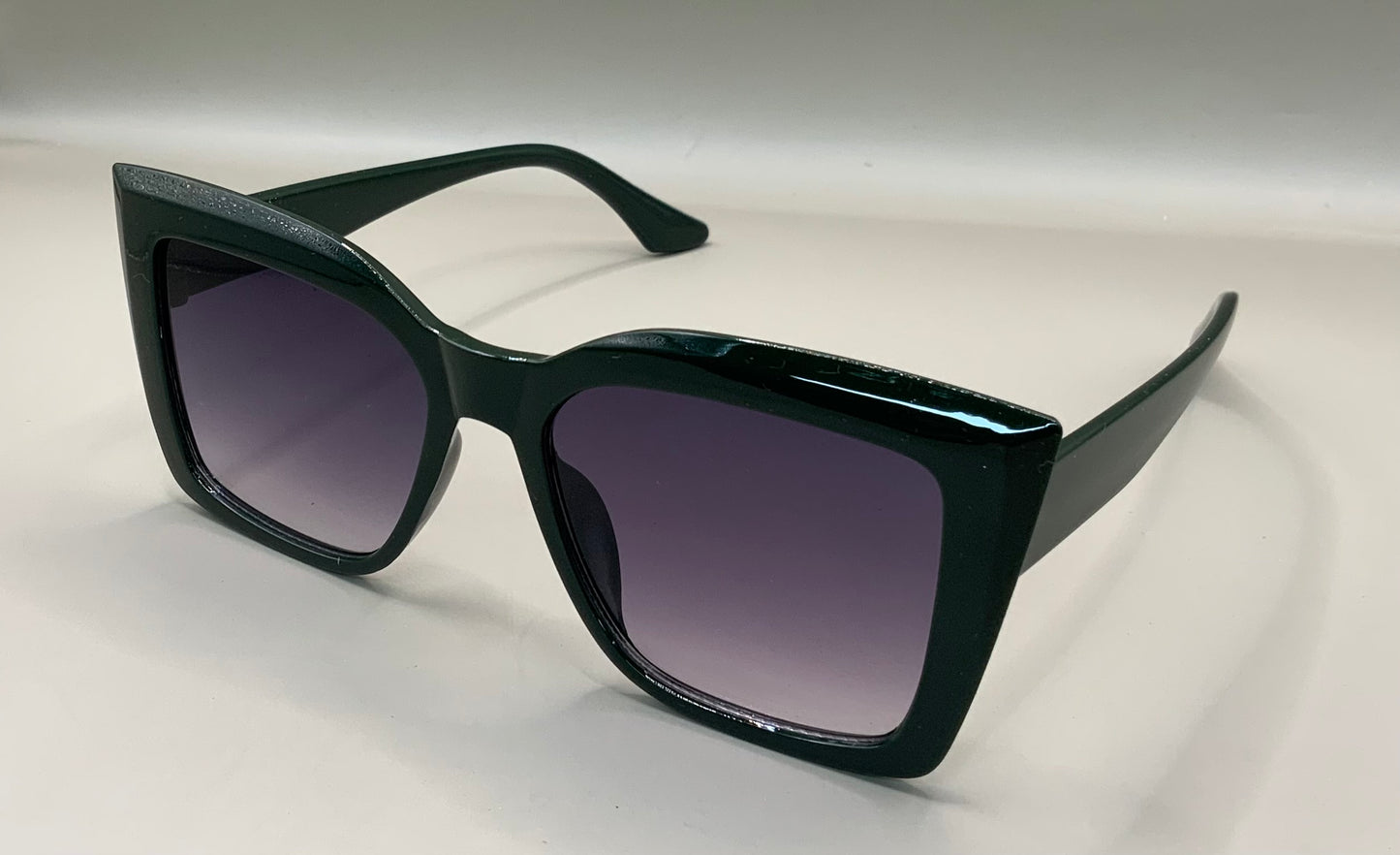 Ladies classic oversized cat eye sunglasses